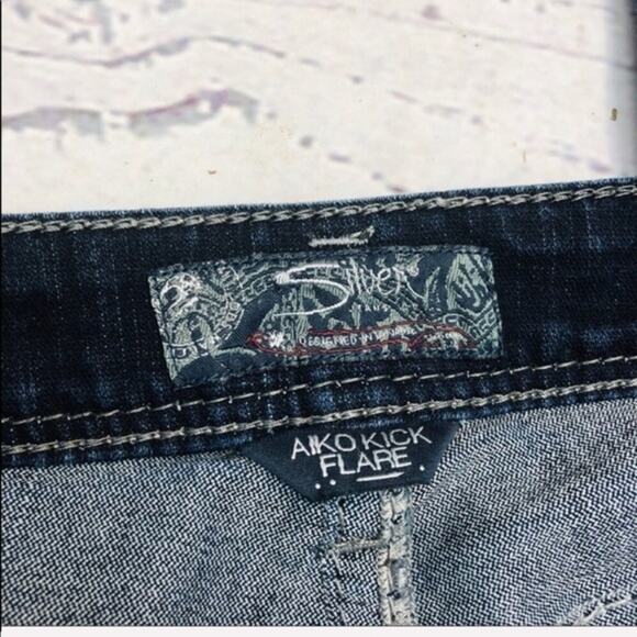 Silver Aiko Kick Flare Dark Wash Cropped Jeans Sz 30 Capri - Picture 5 of 9